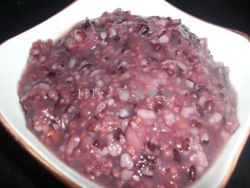 桑葚紫米饼是哪里的特产 桑葚紫米饼做法教程