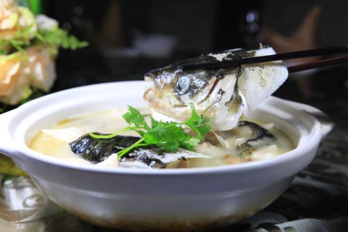 鱼头汤是哪里的特产 家乡的风味食品鱼头汤