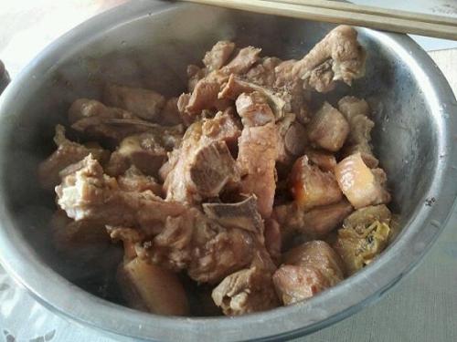 潮汕乡下特产猪肉饼熟了太香了 潮汕猪肉饼用蒸还是煮