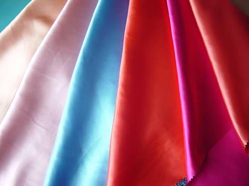 南北丝绸特产介绍作文 新疆的特色服饰介绍作文