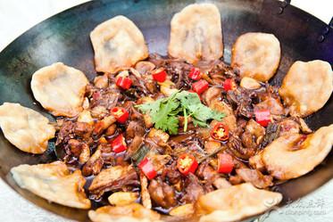 牙克石市特产野生蘑菇 新疆巴音布鲁克的野生蘑菇怎么吃