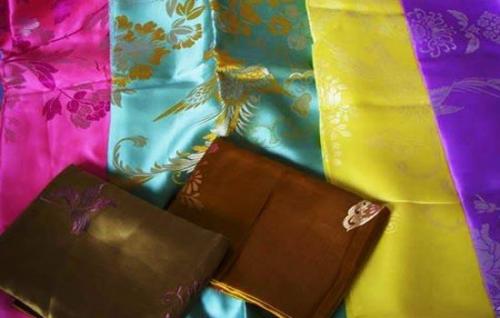丝绸之路上的特产是什么 丝绸是哪个地区最有名的特产