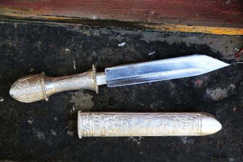 藏族特产藏刀图片 西藏藏刀大全牛角刀