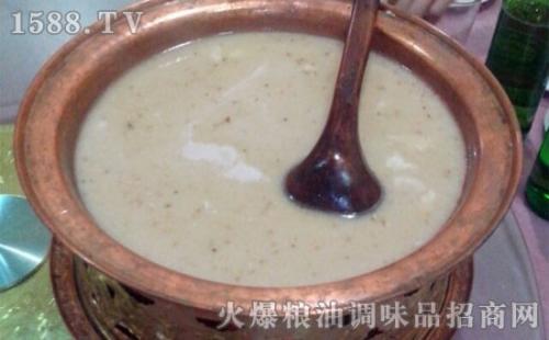 藏区特产酥油奶茶 藏区当地人喝的牦牛奶
