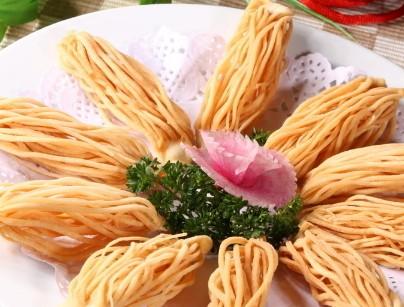 苏北特产馓子炖蛋 中国传统美食图片馓子